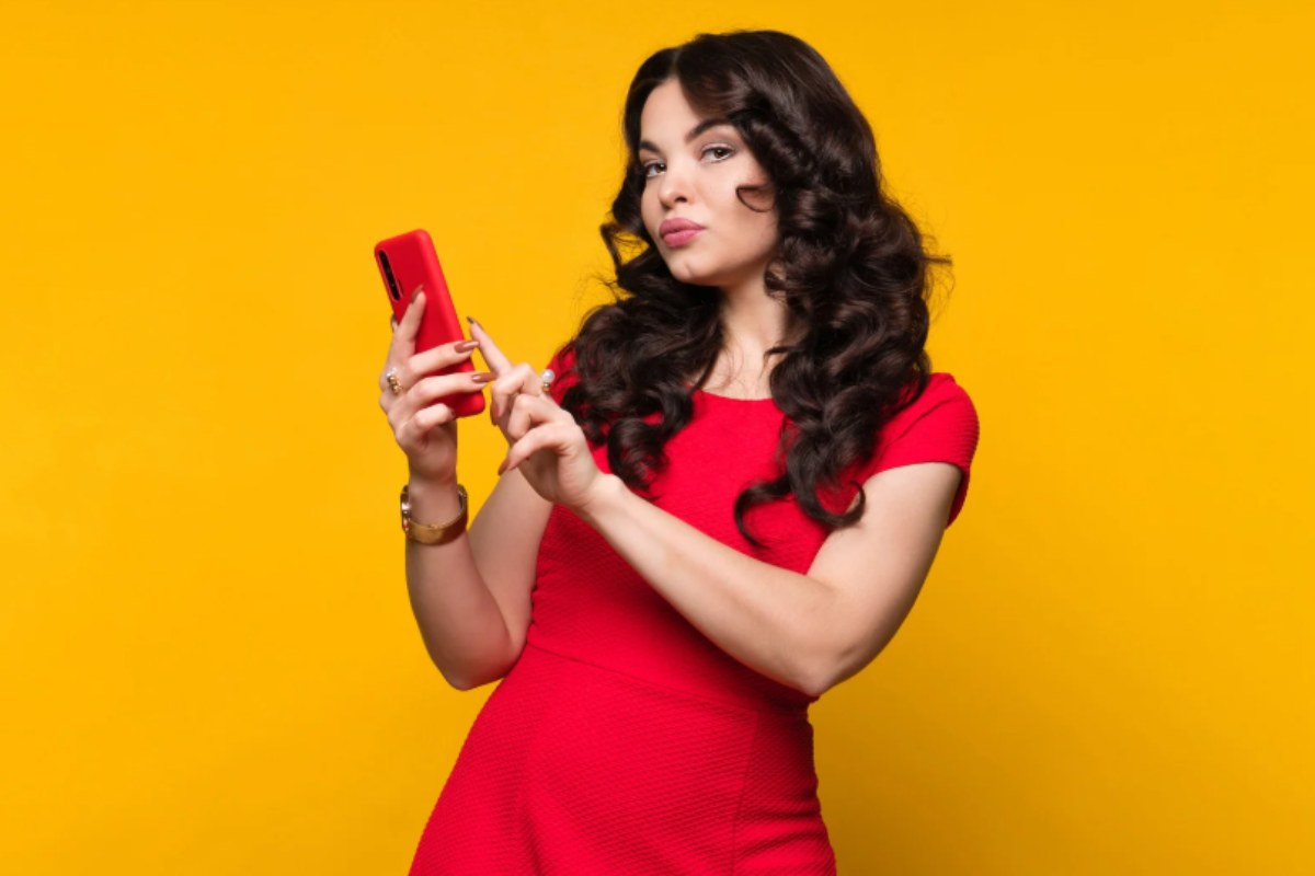 donna con smartphone