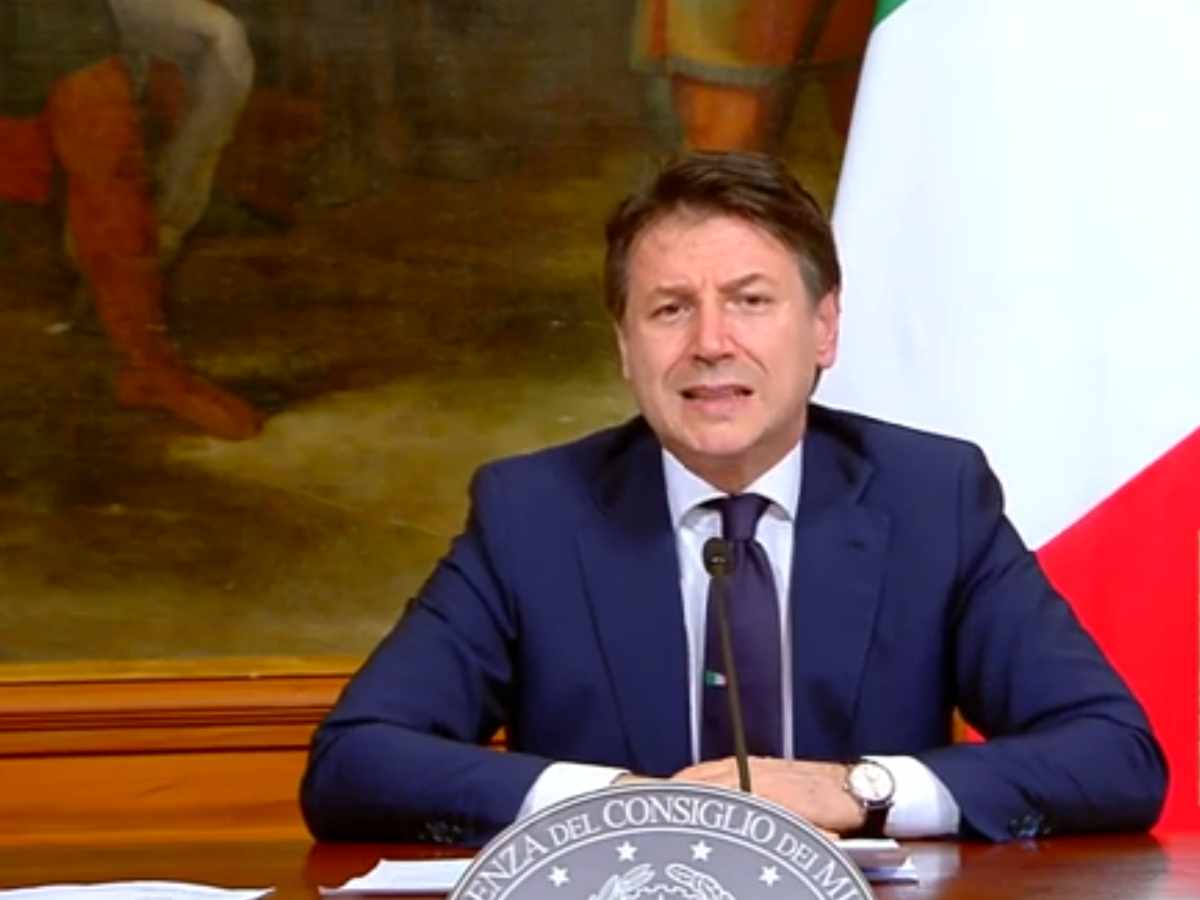 Giuseppe Conte in conferenza stampa da presidente del Consiglio