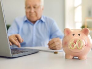 Uomo anziano che fai i conteggi