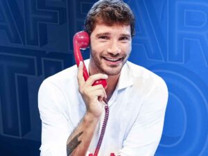 Il conduttore di Affari Tuoi Stefano De Martino
