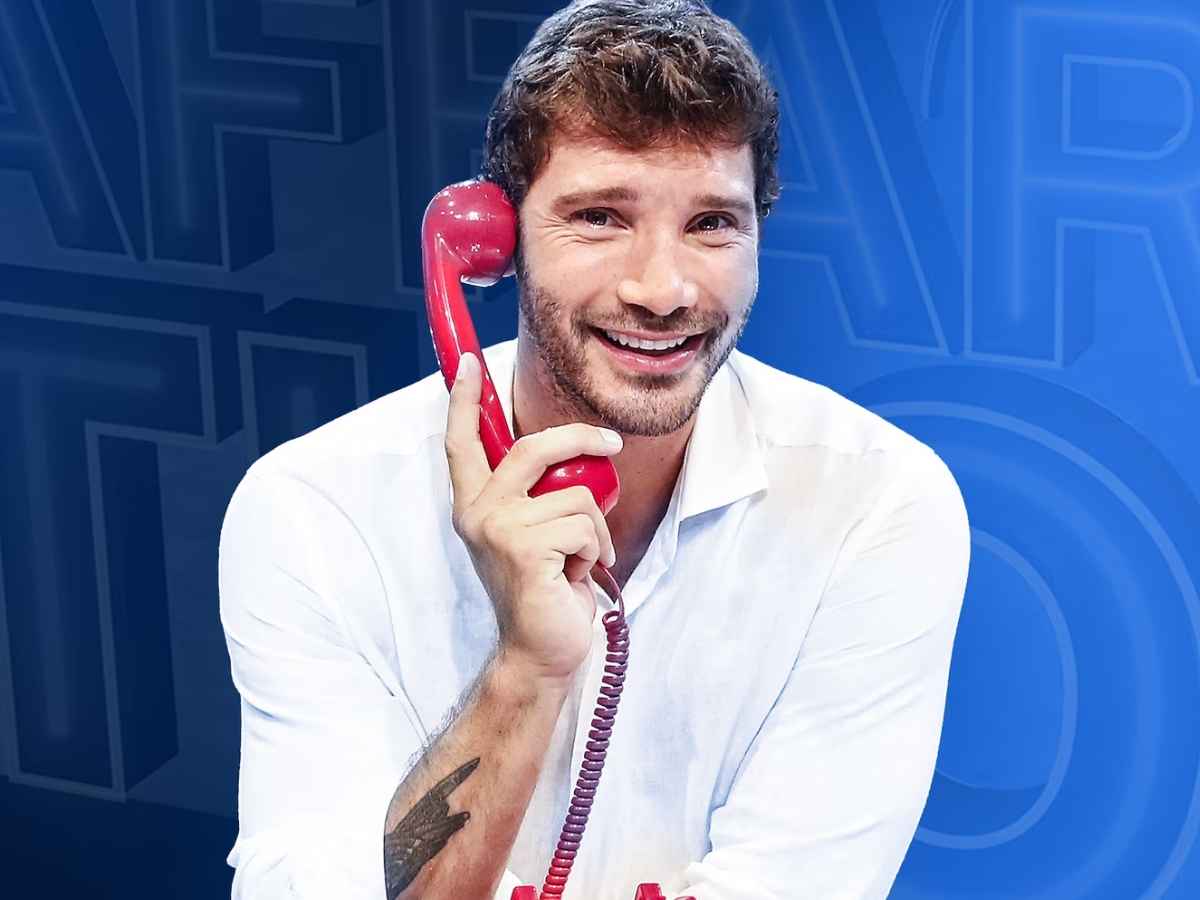 Il conduttore di Affari Tuoi Stefano De Martino