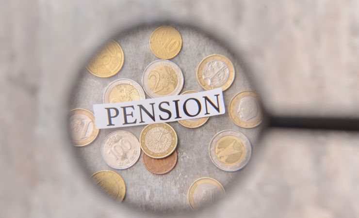 Monete e lente di ingrandimento 