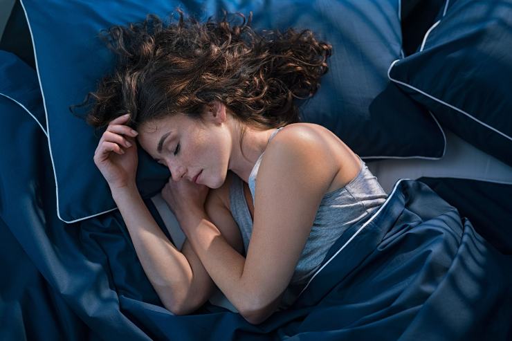 Ragazza che dorme tranquilla