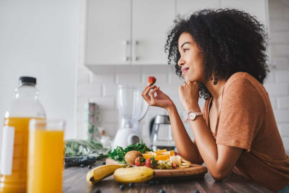 Donna che mangia