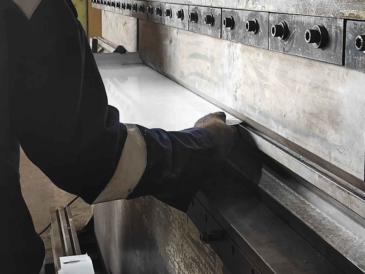 metalmeccanico al lavoro 