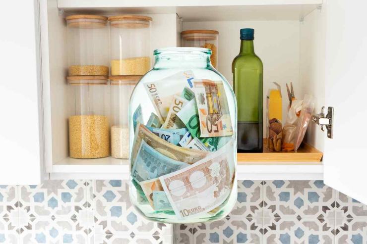 Barattolo con euro