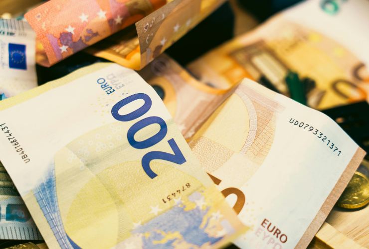 banconote euro sparse