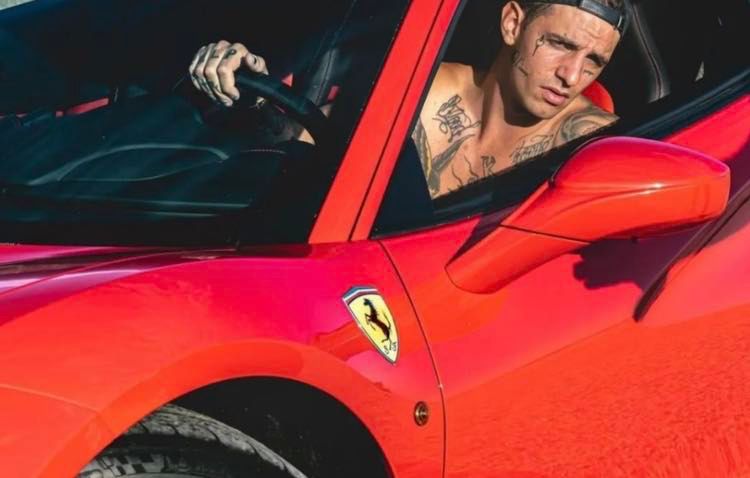 Achille Lauro nutre una passione per le Ferrari