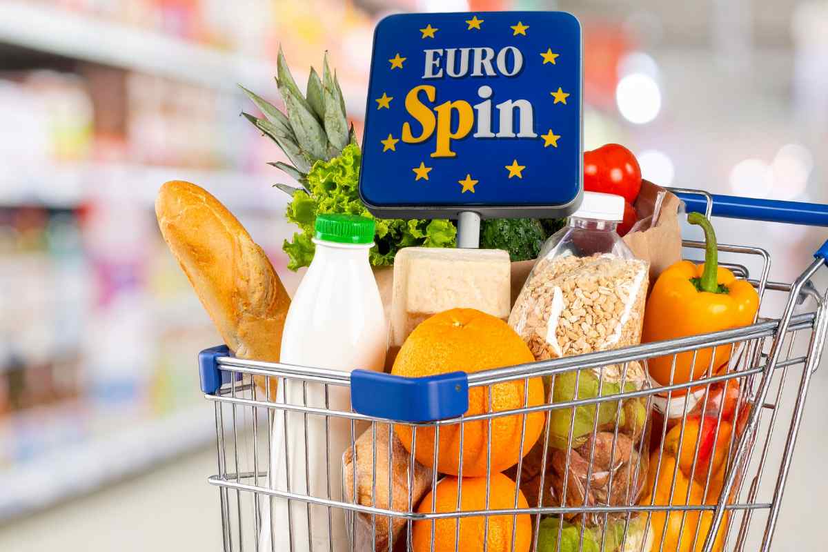 carrello della spesa pieno con la scritta eurospin