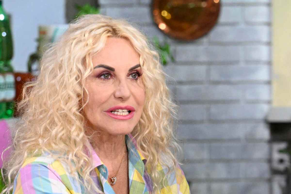 Antonella Clerici mentre parla