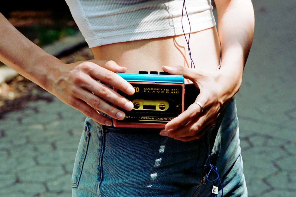 ragazza con walkman