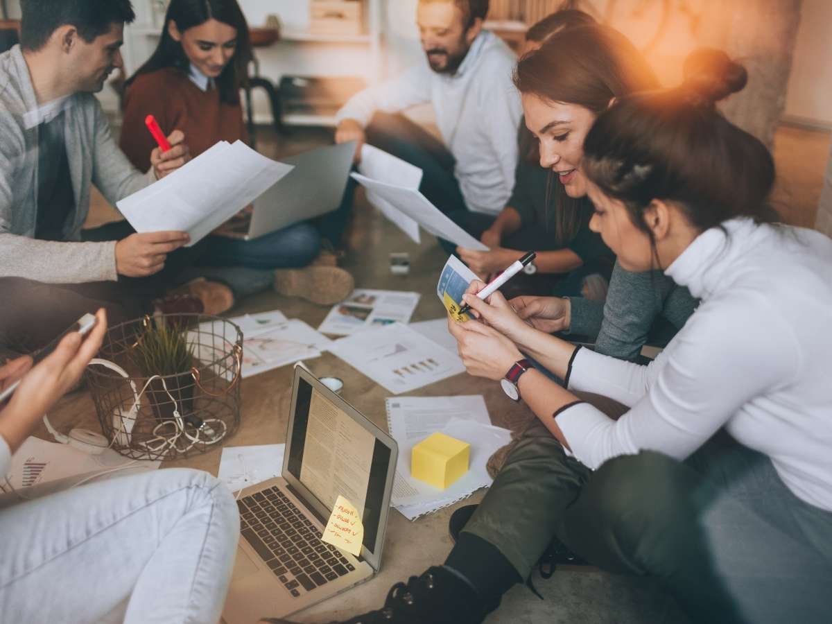 Giovani imprenditori al lavoro