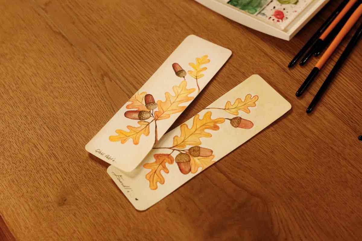 segnalibro disegnati con i calori del marrone