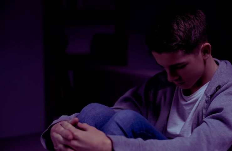 ragazzo al buio